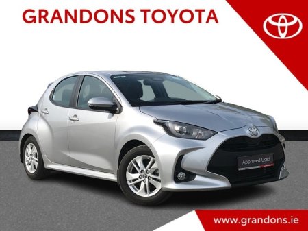 2025 Toyota Yaris HYBRID LUNA - GRANDONS