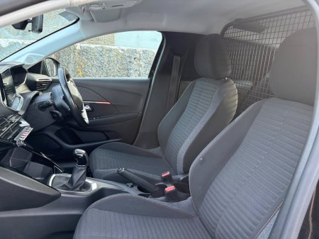 2022 Peugeot 208 - photo 13