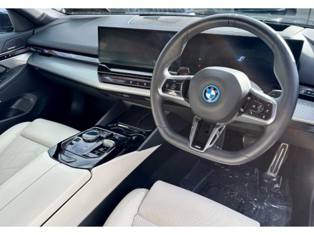 2025 BMW i5 - photo 9