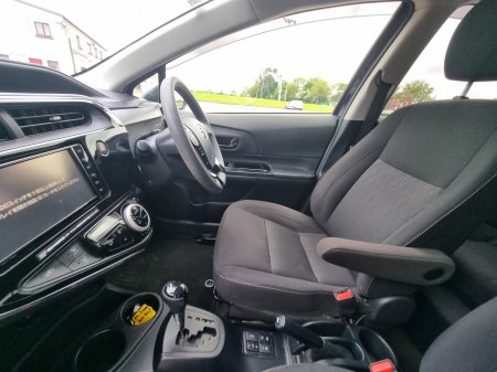 2019 Toyota Aqua - photo 24