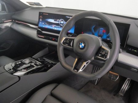 2025 BMW 5-Series - photo 6
