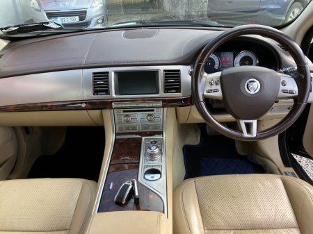 2011 Jaguar XF - photo 8