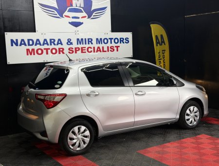 2017 Toyota Vitz - photo 7