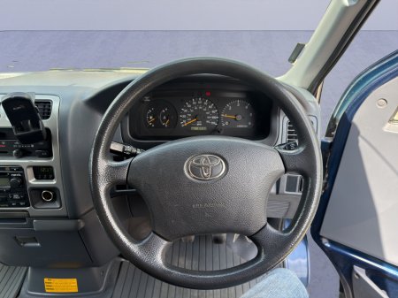 2008 Toyota HiAce - photo 10