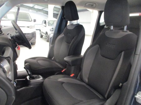 2025 Jeep Renegade - photo 13