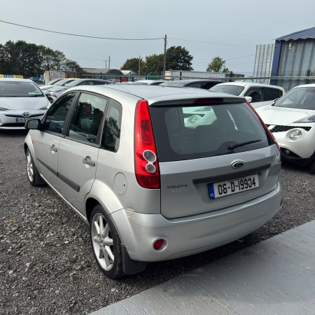 2006 Ford Fiesta - photo 6