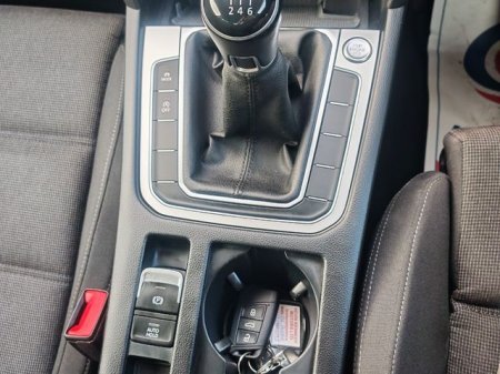 2019 Volkswagen Passat - photo 17