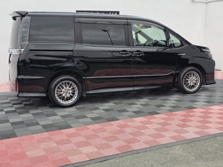 2016 Toyota Voxy - photo 18