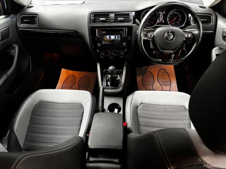 2017 Volkswagen Jetta - photo 12