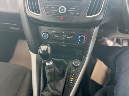2015 Ford Focus - photo 15