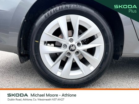 2025 Skoda Octavia - photo 8