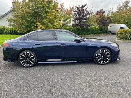 2024 BMW 5-Series - photo 23