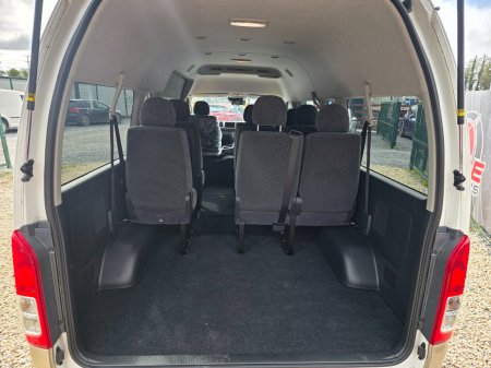 2025 Toyota Hiace - photo 6