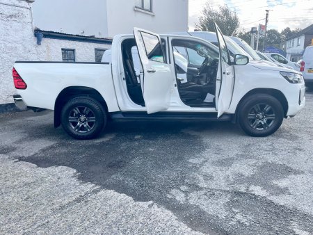 2021 Toyota Hilux - photo 3