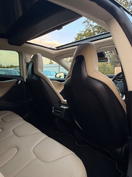 2015 Tesla Model S - photo 35