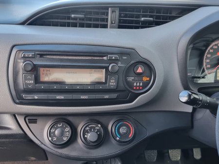 2015 Toyota Yaris - photo 25