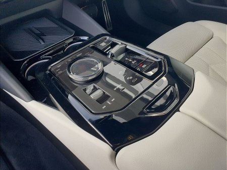 2026 BMW 5-Series - photo 10