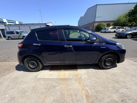 2019 Toyota Vitz - photo 4