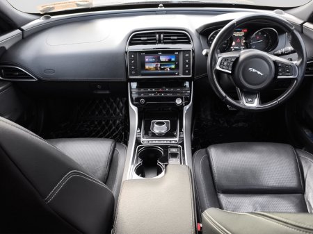 2015 Jaguar XE - photo 9