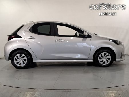 2022 Toyota Yaris - photo 2