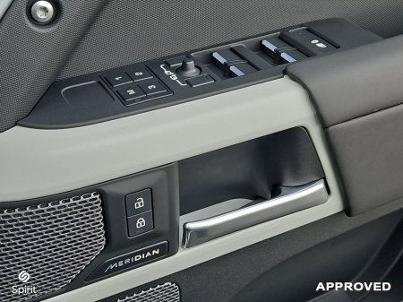 2025 Land Rover Defender - photo 14