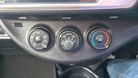 2015 Toyota Vitz - photo 20