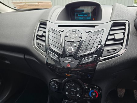 2015 Ford Fiesta - photo 15