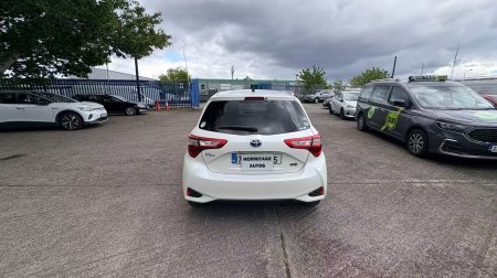 2017 Toyota Vitz - photo 5