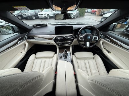 2022 BMW 5-Series - photo 17