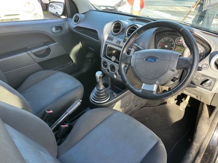 2008 Ford Fiesta - photo 12