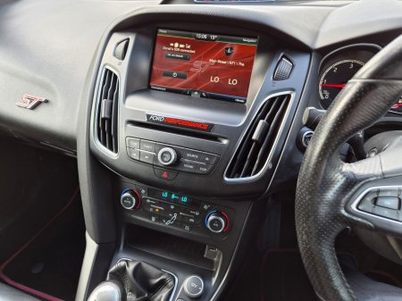 2016 Ford Focus - photo 21