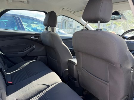 2016 Ford Focus - photo 17