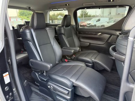2019 Toyota Alphard - photo 12