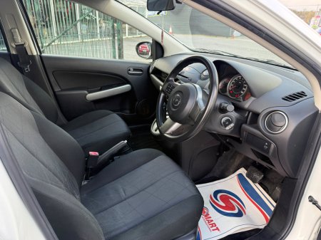 2014 Mazda Demio - photo 10