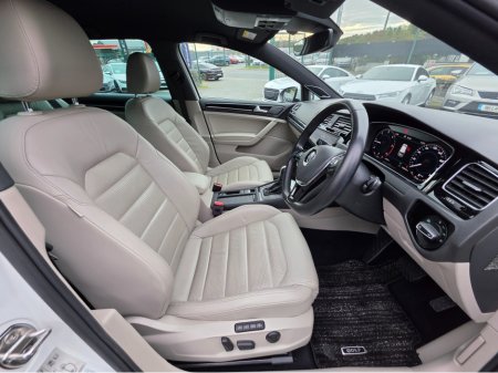 2019 Volkswagen Golf - photo 2