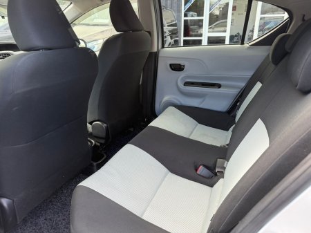 2013 Toyota Aqua - photo 16