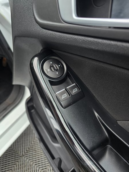 2015 Ford Fiesta - photo 19