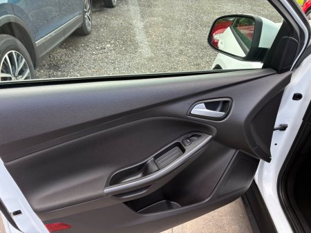 2015 Ford Focus - photo 21