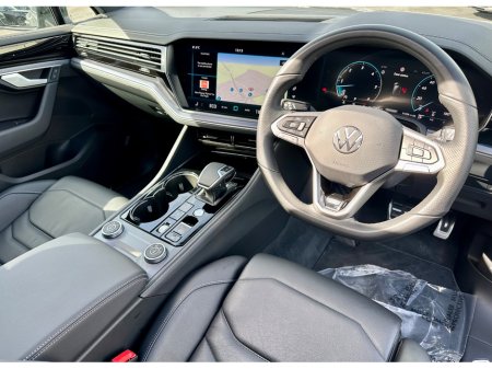 2025 Volkswagen Touareg - photo 11