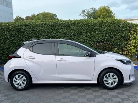 2021 Toyota Yaris - photo 2