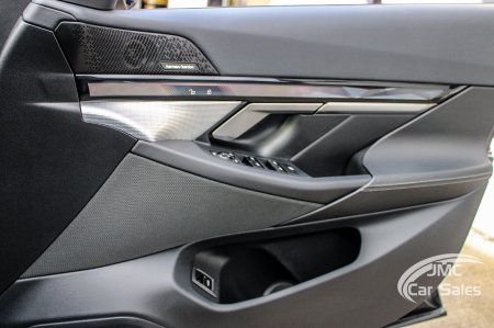 2025 BMW 5-Series - photo 32