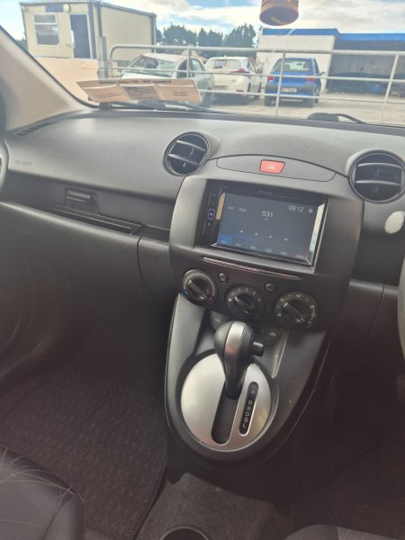 2013 Mazda Demio - photo 12