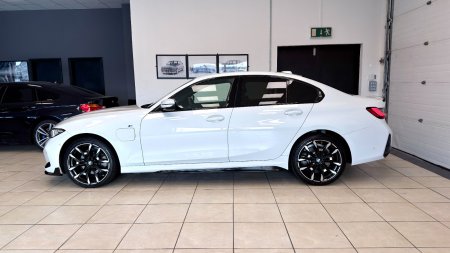 2025 BMW 3-Series - photo 3