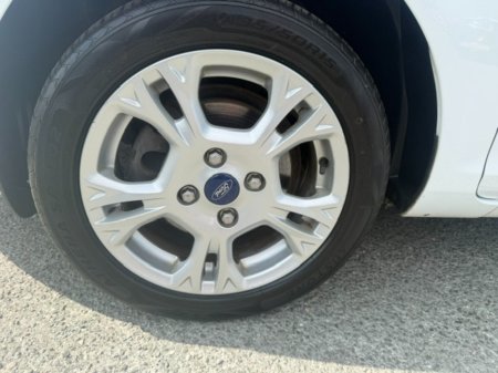 2017 Ford Fiesta - photo 28