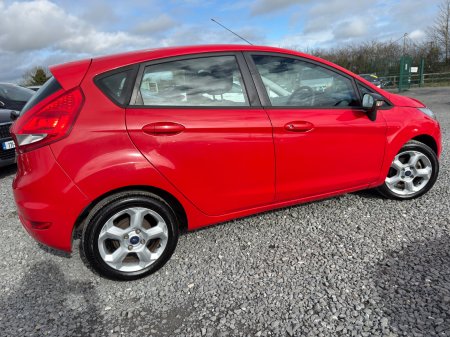 2010 Ford Fiesta - photo 6