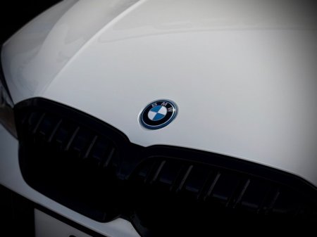 2025 BMW 3-Series - photo 23