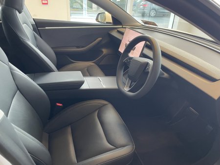 2025 Tesla Model 3 - photo 5
