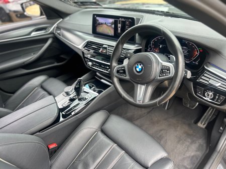 2022 BMW 5-Series - photo 8