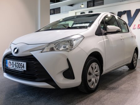 2017 Toyota Vitz - photo 3