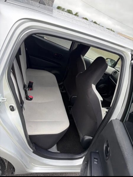 2014 Toyota Vitz - photo 7
